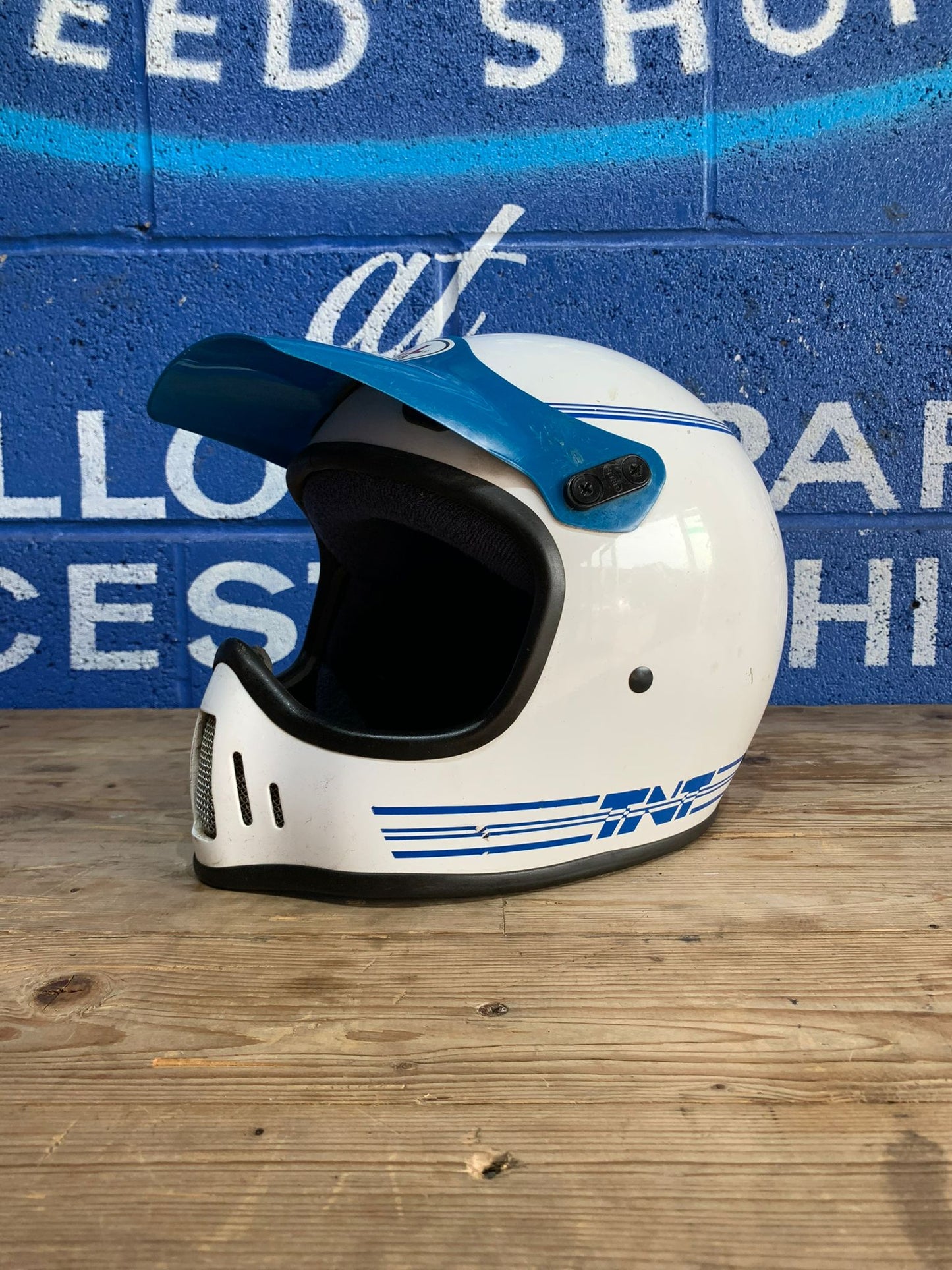 BELL TNT MOTO 3 LARGE HELMET WHITE AND BLUE