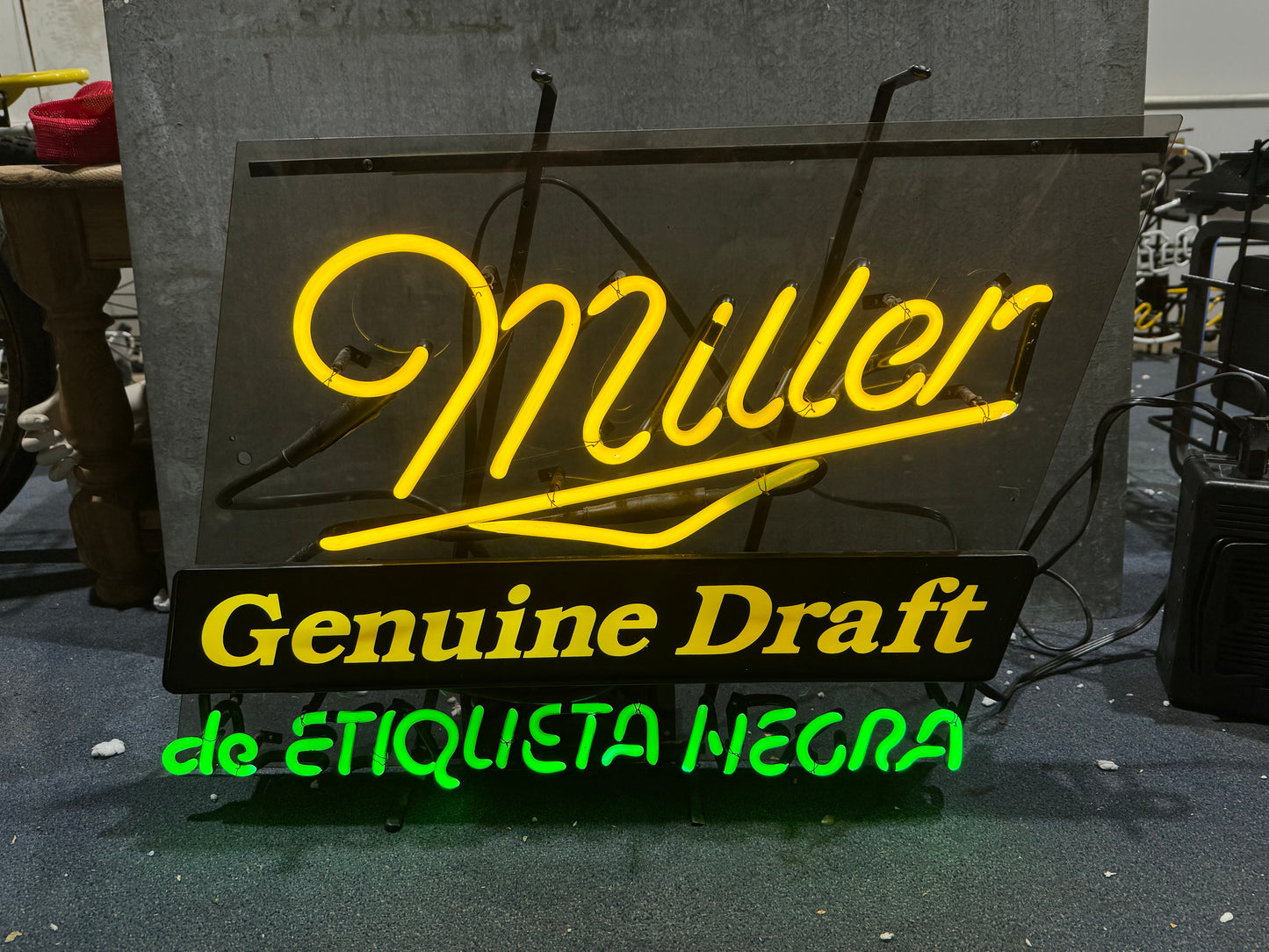 MILLER GENUINE DRAFT DE ETIQLIETA NEGRA NEON SIGN