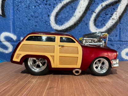 1950 RED FORD WOODY 1/18 SCALE MUSCLE MACHINES