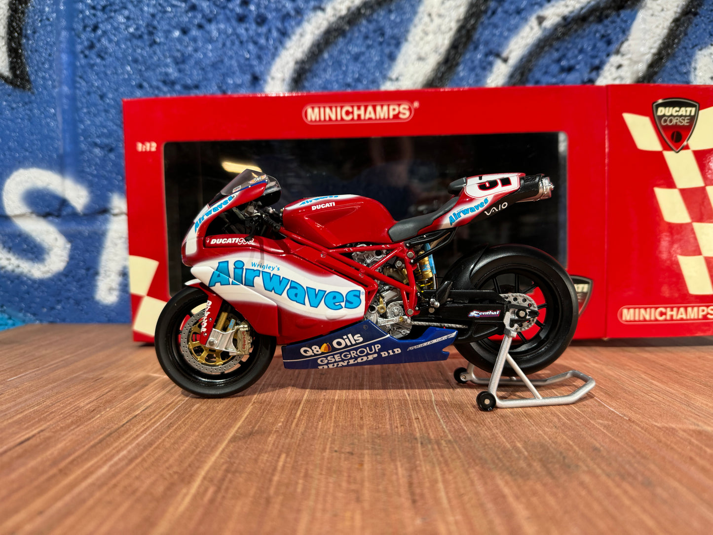 RARE DUCATI 999FO4 LEON HASLAM BSB 2005 MINICHAMPS