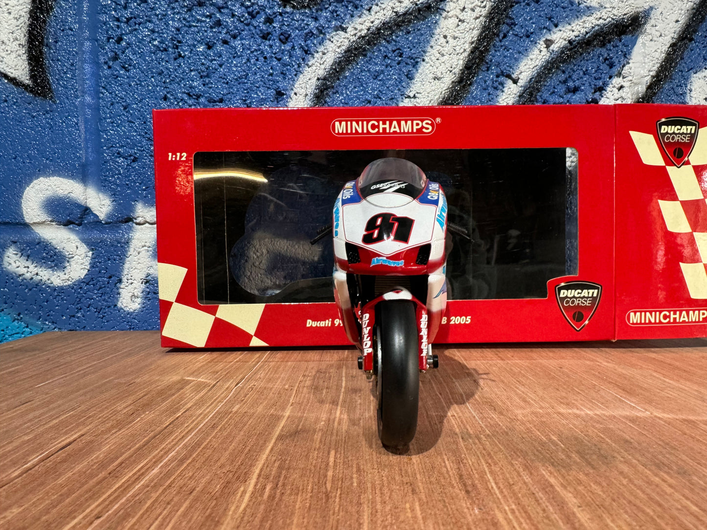 RARE DUCATI 999FO4 LEON HASLAM BSB 2005 MINICHAMPS