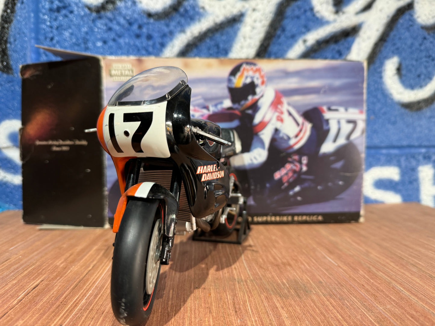 GENUINE HARLEY-DAVIDSON RACING VR1000 1:9 MODEL