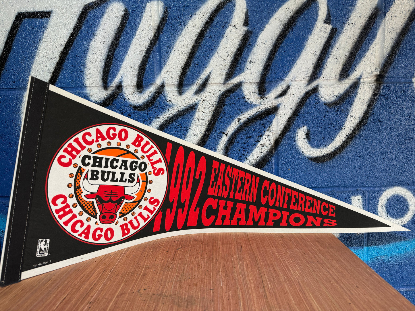 VINTAGE CHICAGO BULLS 1992 EASTERN CONFERENCE CHAMPIONS FELT PENNANT