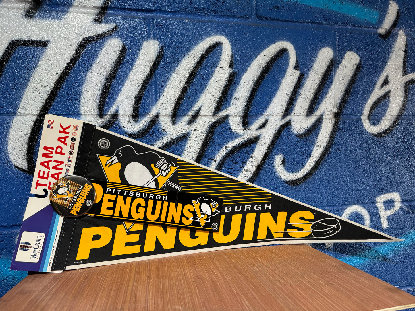 NHL PITTSBURGH PENGUINS BADGE STICKER AND FELT PENNANT