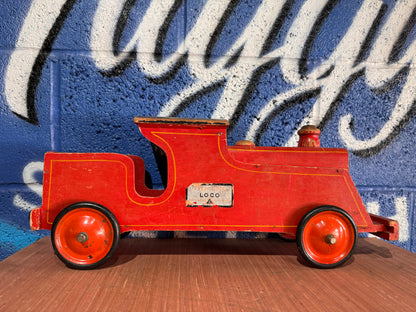 VINTAGE TRI-ANG RED WOOD PULL ALONG TRAIN TOY