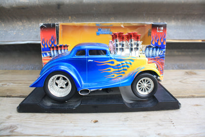 MUSCLE MACHINES BOXED 1933 WILLYS COUPE 1:18 SCALE HOTROD MODEL