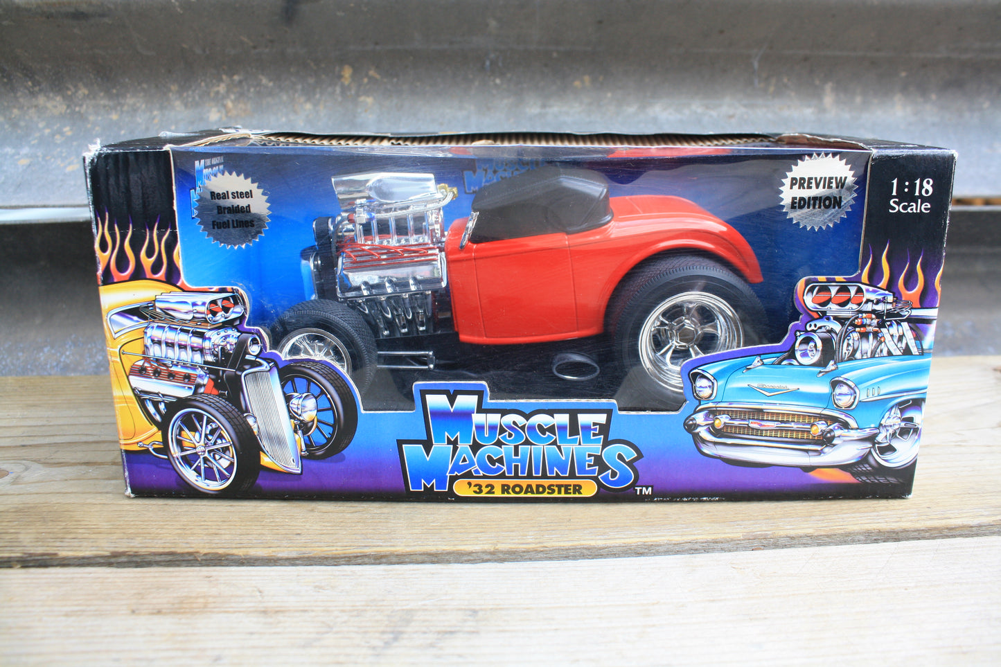 MUSCLE MASHINES 1932 ROADSTER 1:18 DIE CAST HOTROD MODEL BOXED