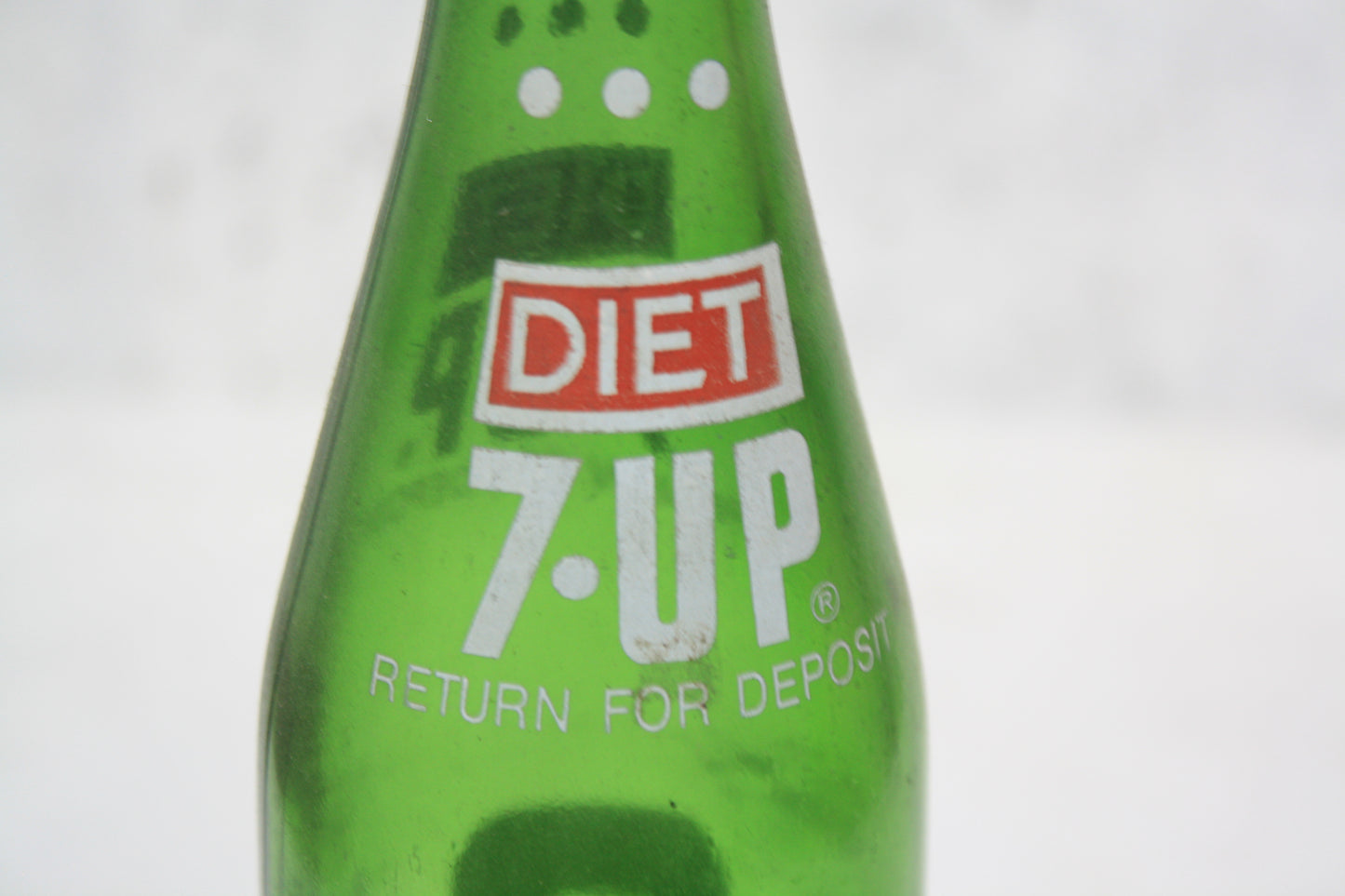 VINTAGE DIET 7.UP 16-OZ GLASS BOTTLE