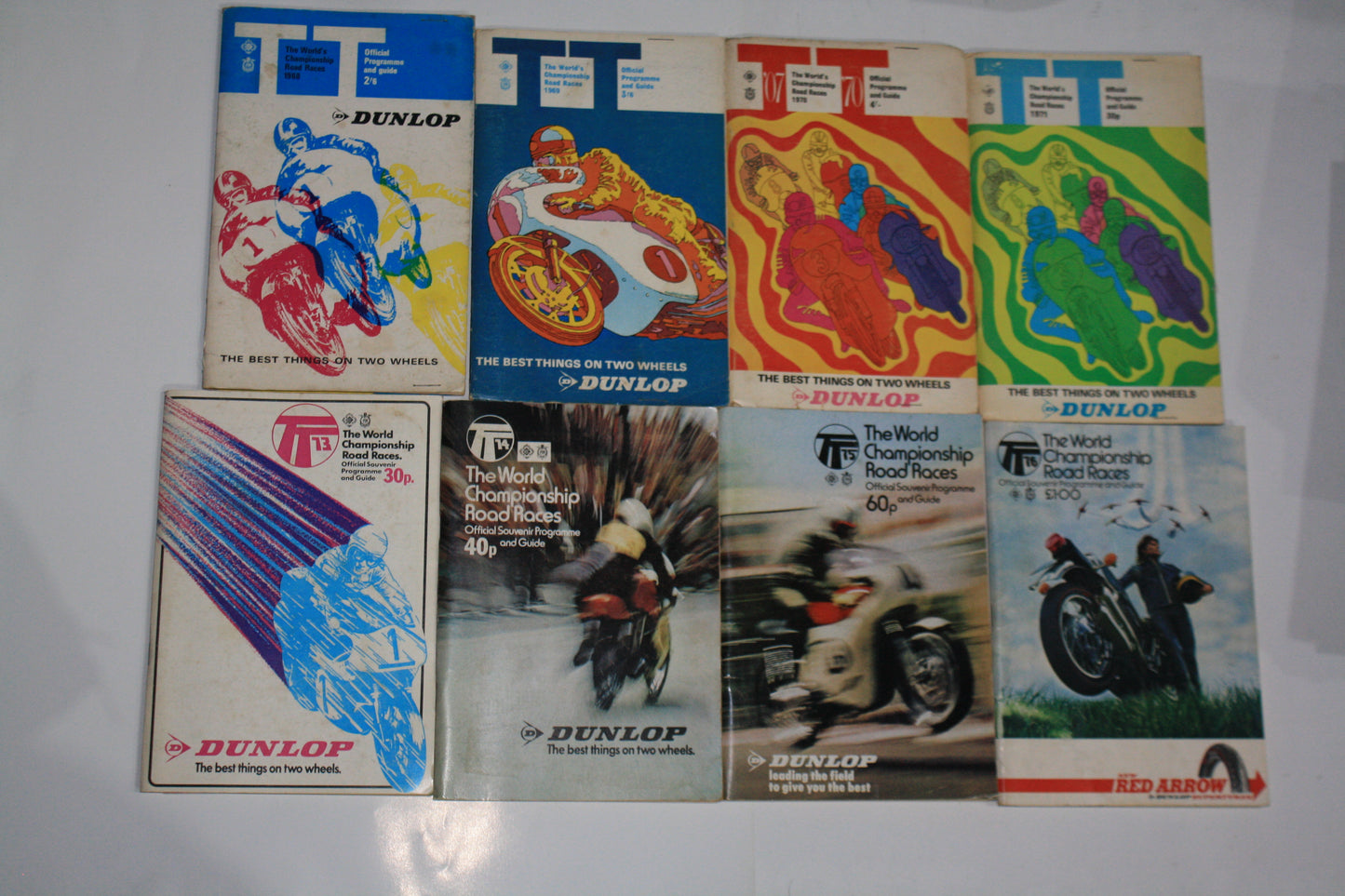 VINTAGE 1968-76 TT ISLE OF MAN OFFICIAL TRACK PROGRAMME AND GUIDES