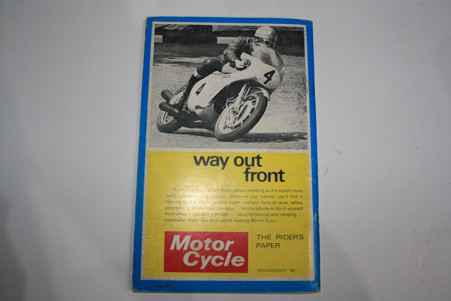 VINTAGE 1968-76 TT ISLE OF MAN OFFICIAL TRACK PROGRAMME AND GUIDES