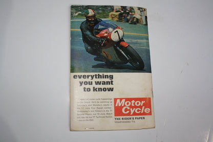 VINTAGE 1968-76 TT ISLE OF MAN OFFICIAL TRACK PROGRAMME AND GUIDES