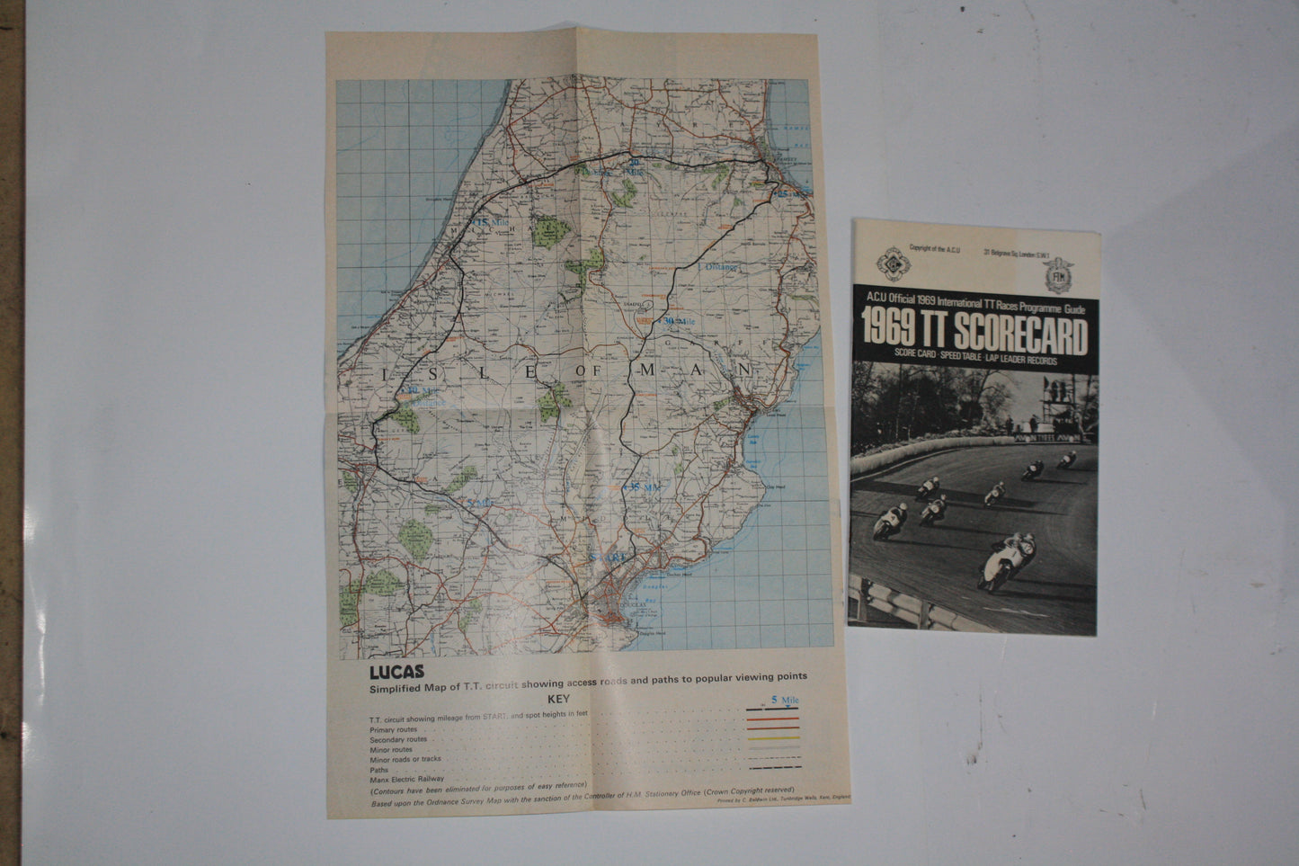 VINTAGE 1968-76 TT ISLE OF MAN OFFICIAL TRACK PROGRAMME AND GUIDES