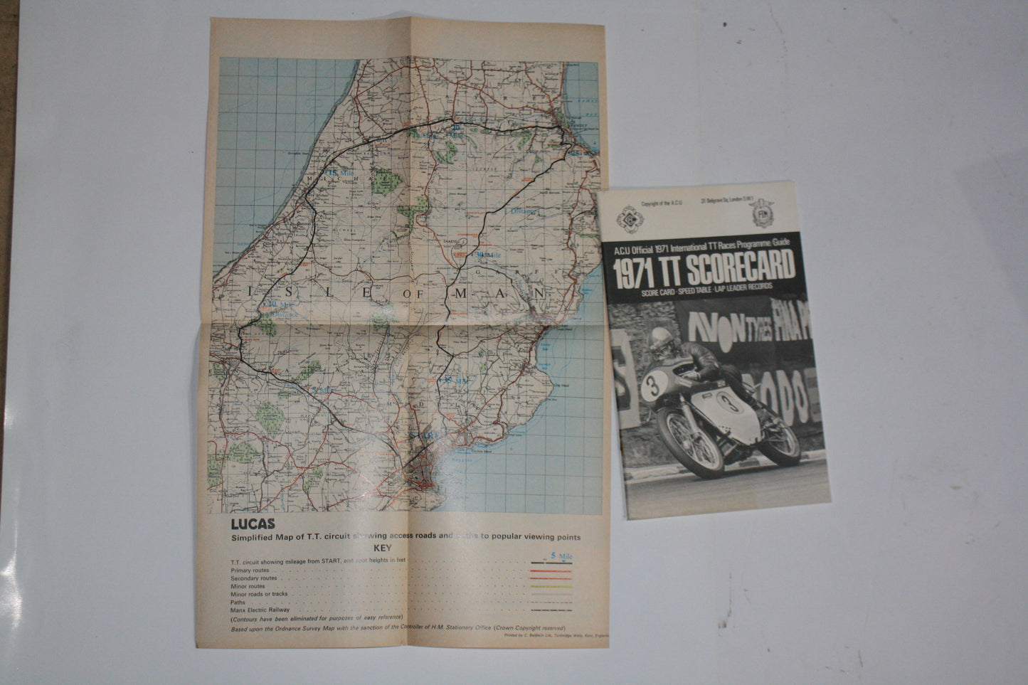 VINTAGE 1968-76 TT ISLE OF MAN OFFICIAL TRACK PROGRAMME AND GUIDES