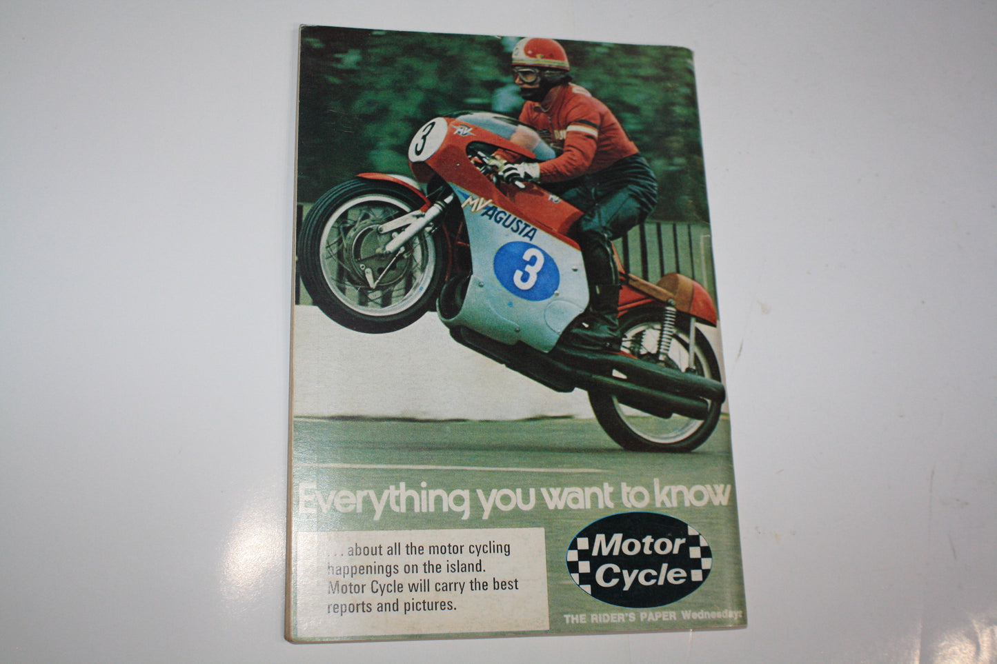 VINTAGE 1968-76 TT ISLE OF MAN OFFICIAL TRACK PROGRAMME AND GUIDES