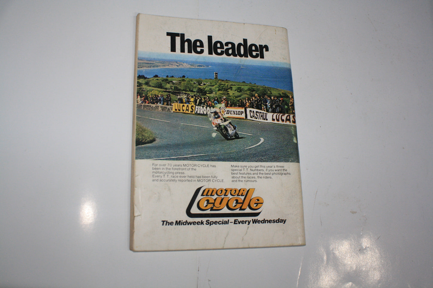 VINTAGE 1968-76 TT ISLE OF MAN OFFICIAL TRACK PROGRAMME AND GUIDES