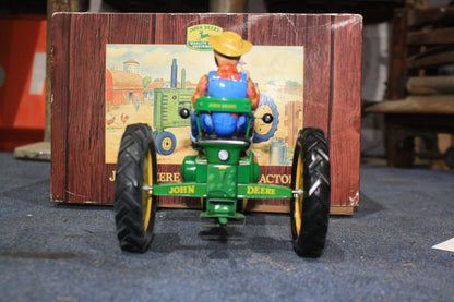 VINTAGE JOHN DEERE TRACTOR MODEL B TIN TOY