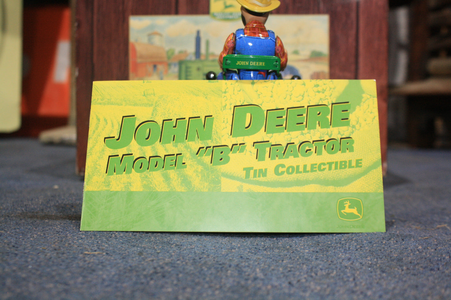 VINTAGE JOHN DEERE TRACTOR MODEL B TIN TOY