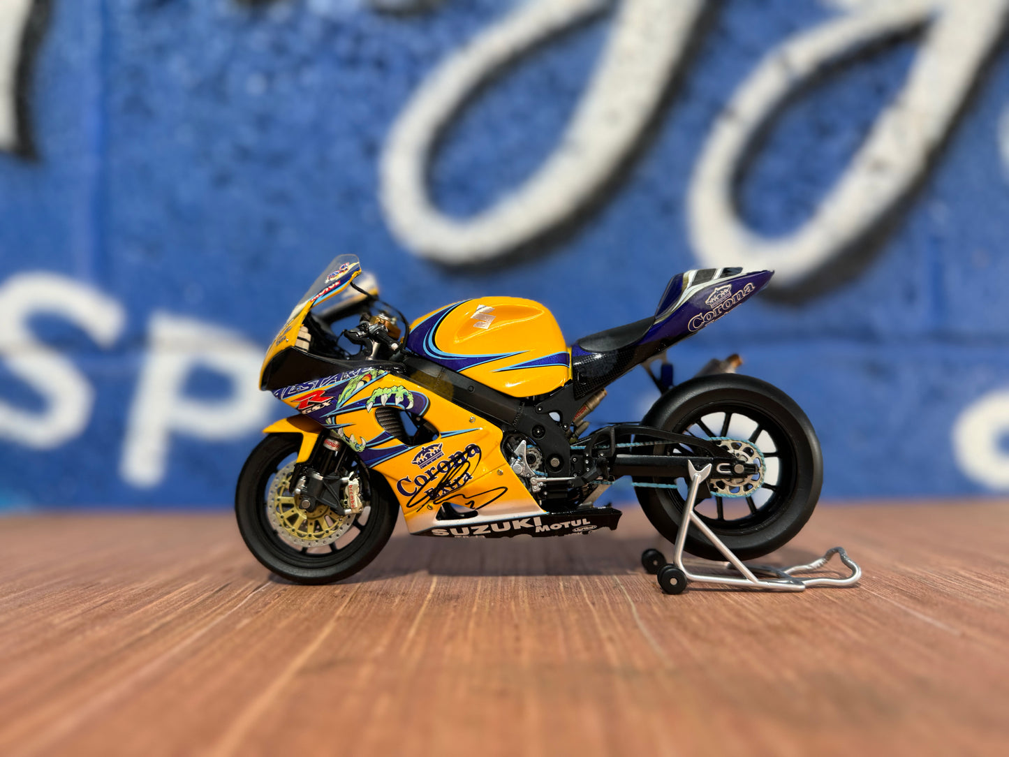 RARE UNBOXED SIGNED TROY CORSER'S 2005 CHAMPION WINNING GSXR1000 MINICHAMPS