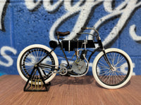 HARLEY-DAVIDSON 1903-04 1:6 MOTORCYCLE MODEL.