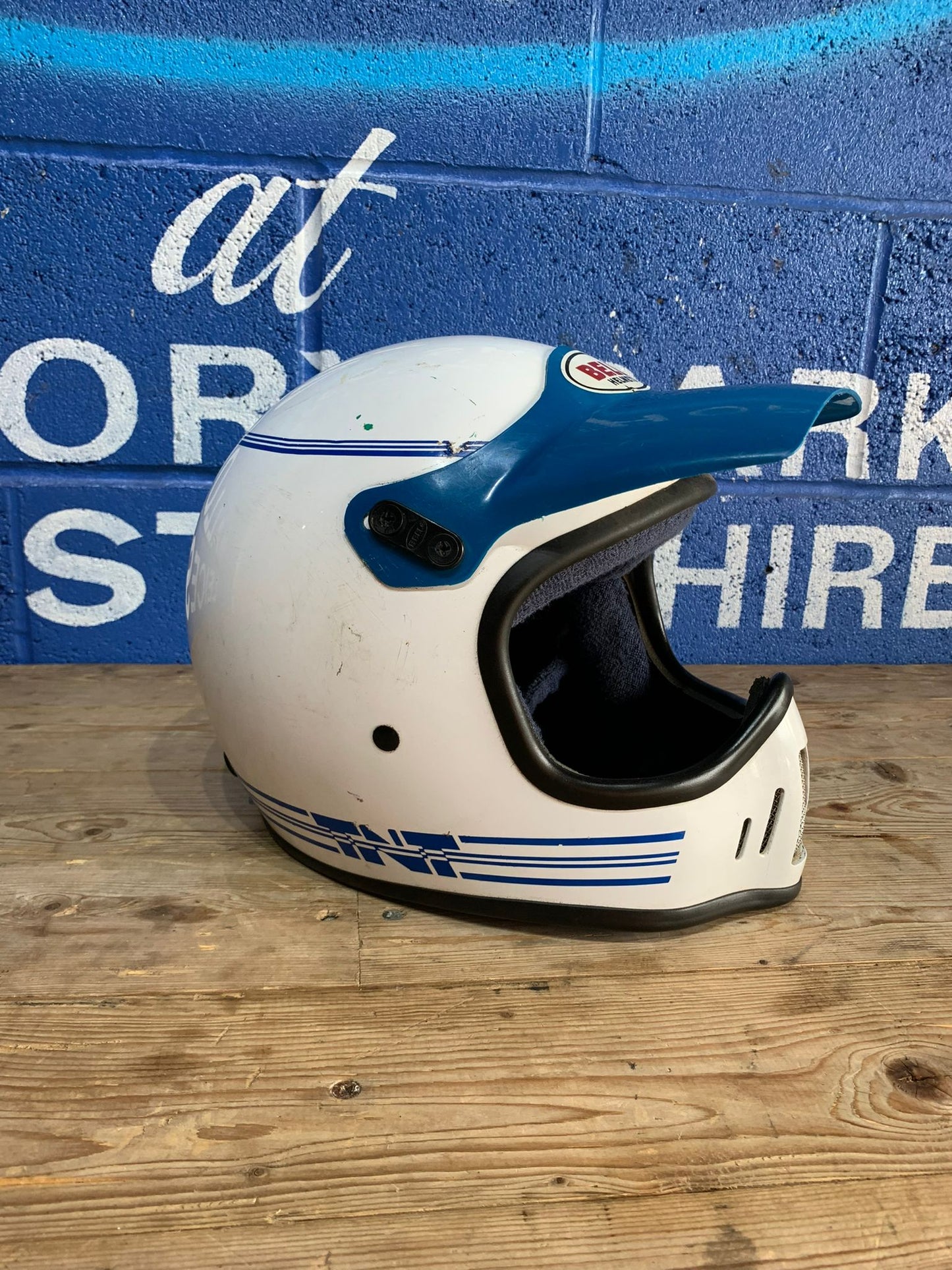 BELL TNT MOTO 3 LARGE HELMET WHITE AND BLUE